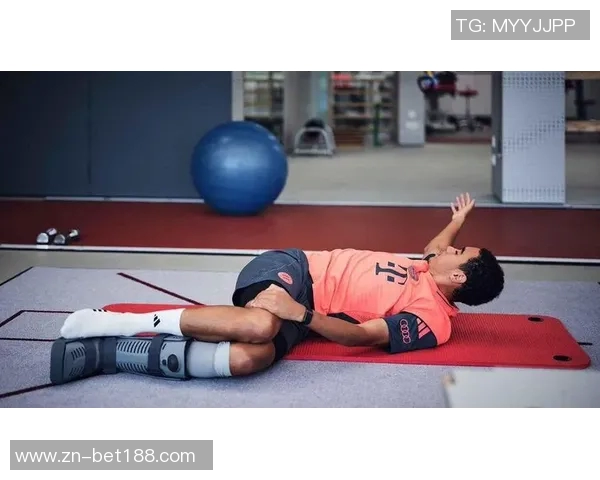 拜仁球员1月3日进行体能测试穆西亚拉提前一天训练展现拼搏精神 拜仁球员1月3日进行体能测试穆西亚拉提前一天训练展现拼搏精神