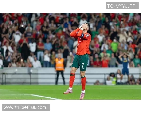 C罗在胜利打入第三球后与对方门将互动和解引发热议 C罗在胜利打入第三球后与对方门将互动和解引发热议